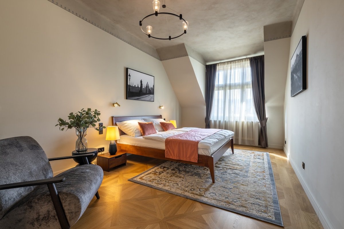 Luxury 2 bedroom apartment with AC in the Old Town gallery image 4