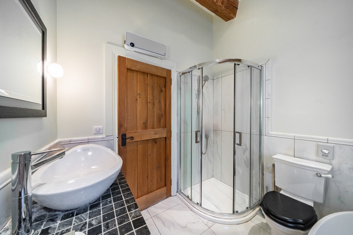 Large Côte d’Azur villa with stunning views & pool gallery image 5