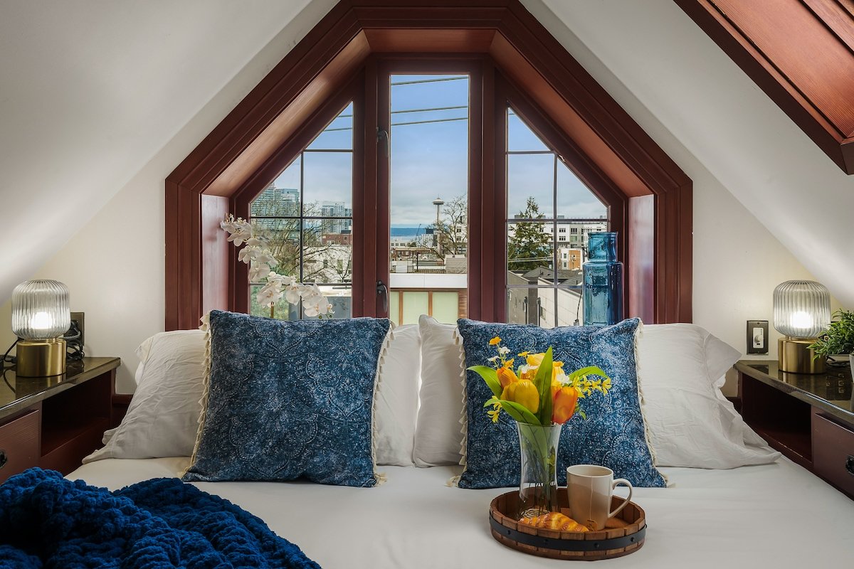 95/100 Walk Score! ~ Space Needle View ~Workout Rm gallery image 5