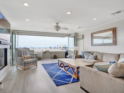 3 Story Oceanfront w/ Incredible View + Hot Tub