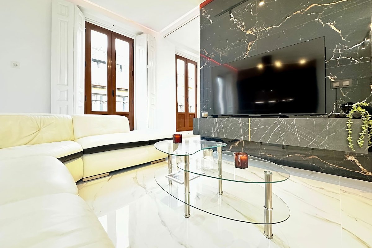 LUJO y Diseño con 10balcones en La Puerta del Sol gallery image 5