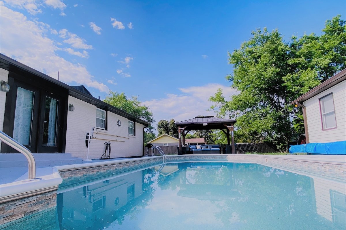 3BR w Pool-Mins From DT/Airport gallery image 2