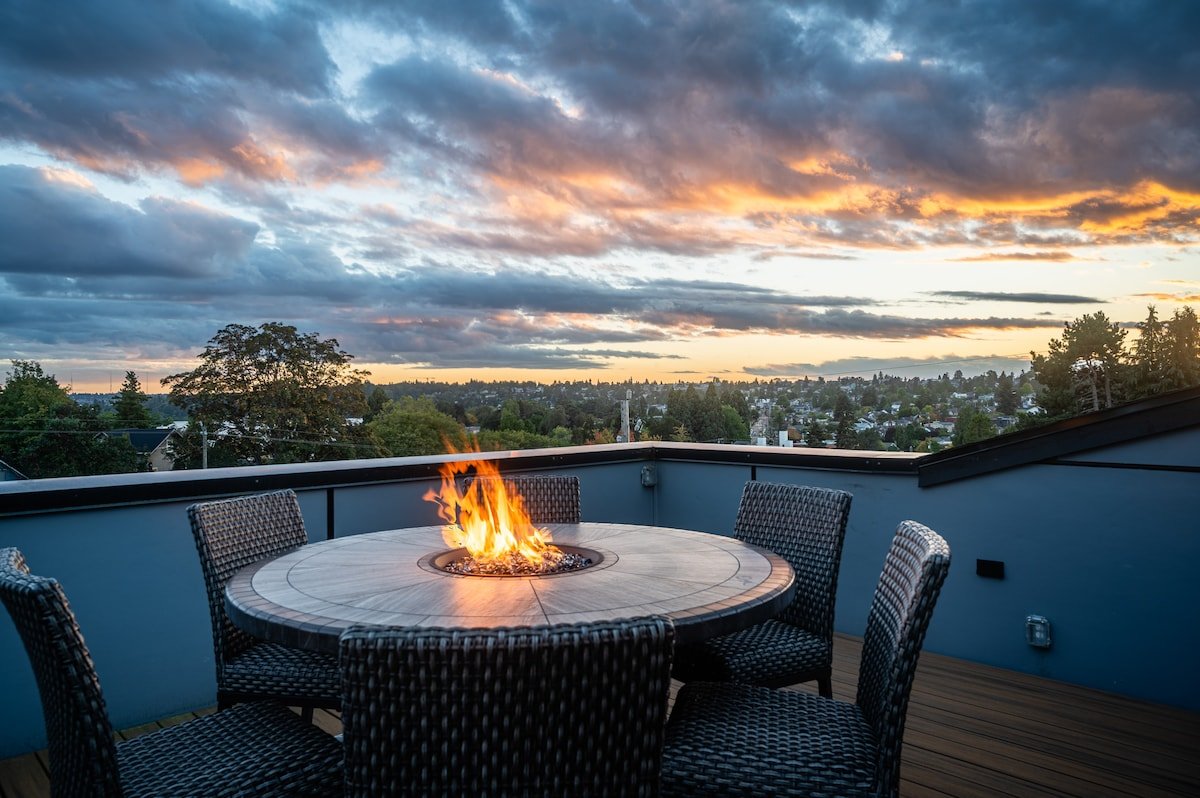Green lake Home | Rooftop | Parking | Covered deck gallery image 3