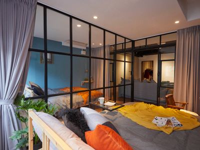 西門私寓-極。台北車站雙層電梯公寓，大型投影，吧台聚會(17人)