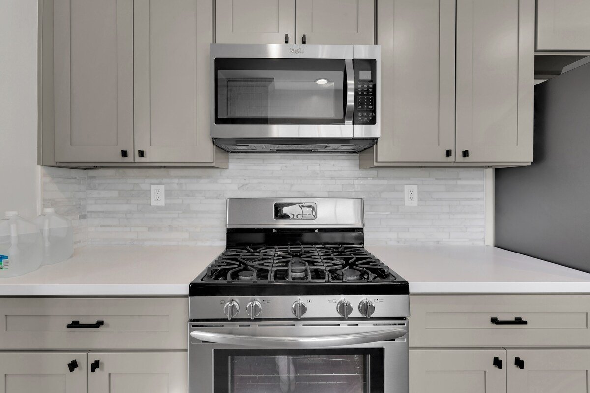 Modern Home | Close to Universal | Van Nuys, CA gallery image 3