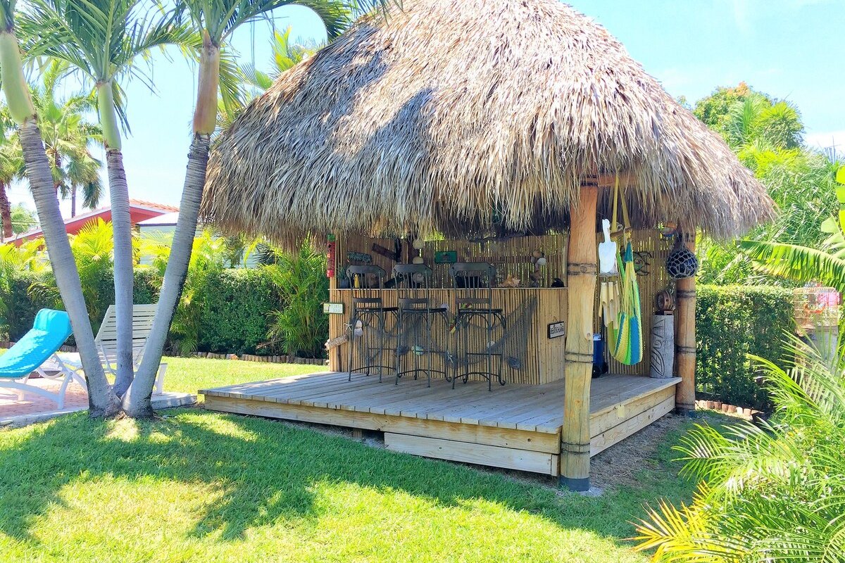 “Super Paradise” Pool, Tiki-Hut and Waterview! gallery image 4