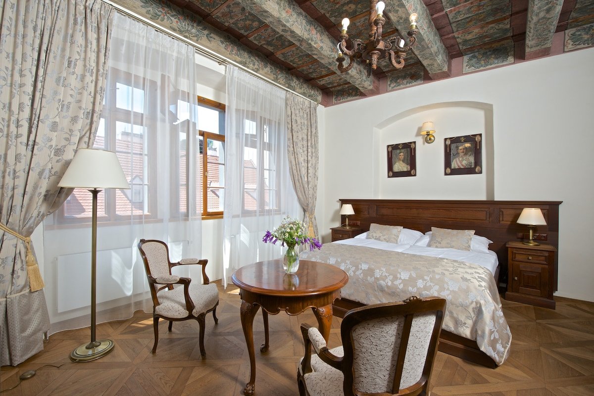 Luxury 3 Bedroom Apartment in historical centre gallery image 5