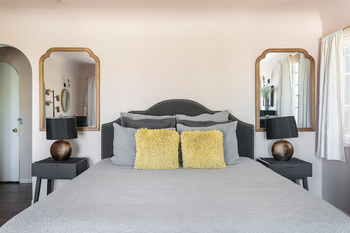 Hollywood Hills | Prime Location & Views gallery image 5