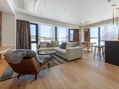 Intuition | Stylish 3BR w/ Open-Plan Dining Room