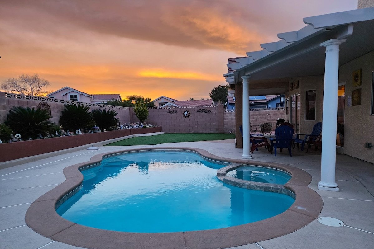 Spacious Oasis: king bed, pool, spa, & EV charger gallery image 4