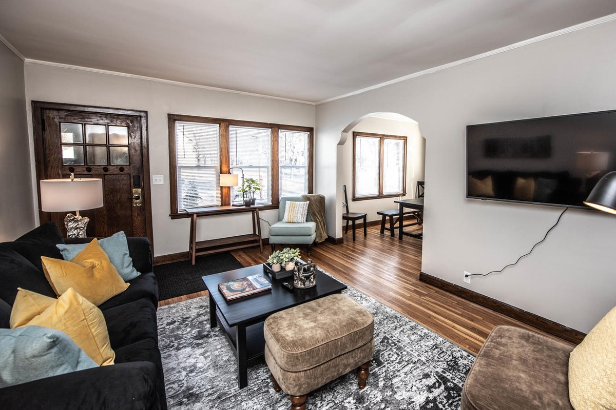 Entire Minnehaha Bungalow Lrail/DT/MOA by Lux Life