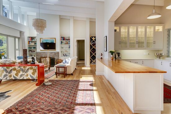 Photo 4 of Constantia House accommodation in Constantia, Cape Town with 4 bedrooms and 3 bathrooms