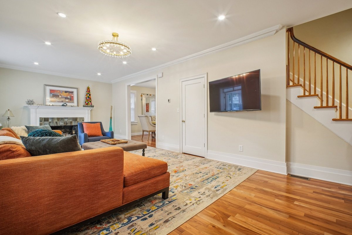 An Urban Paradise near ALL – The Entire Home gallery image 5