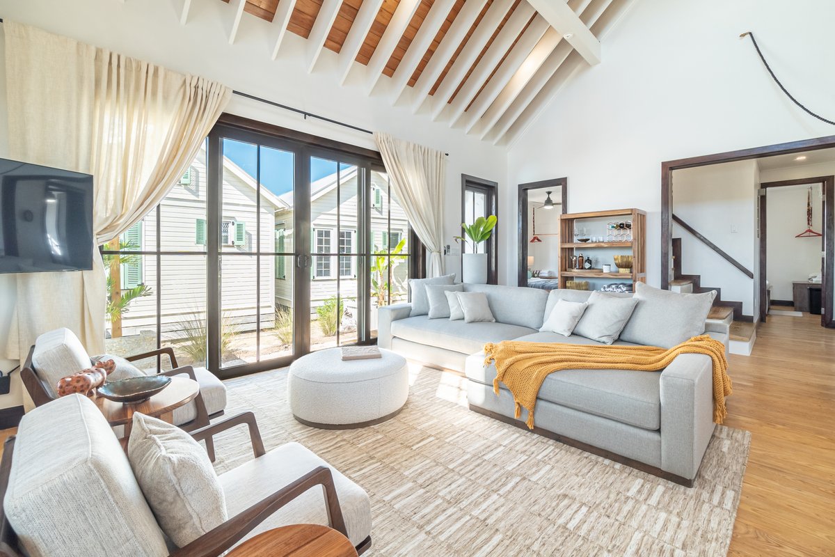 Java Villa Paradise + The PoolClub at Mahogany Bay