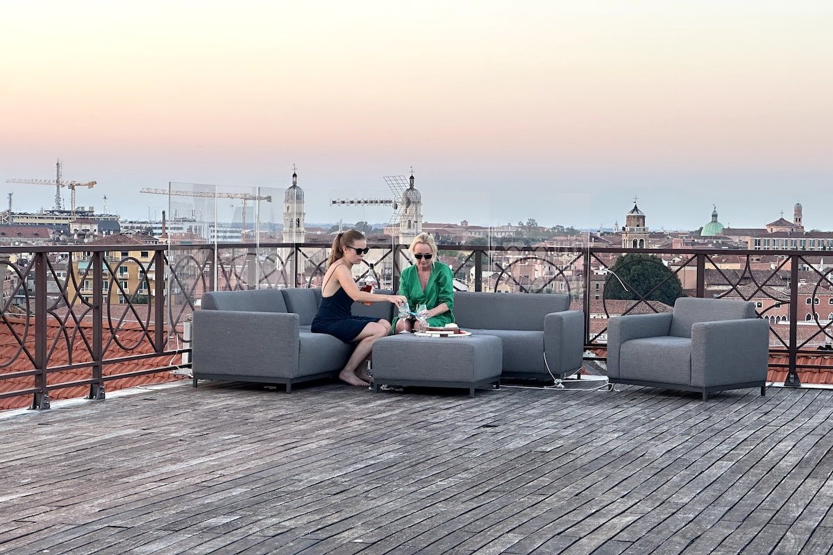 amazing penthouse rooftop terrace 360° lagoon view gallery image 4