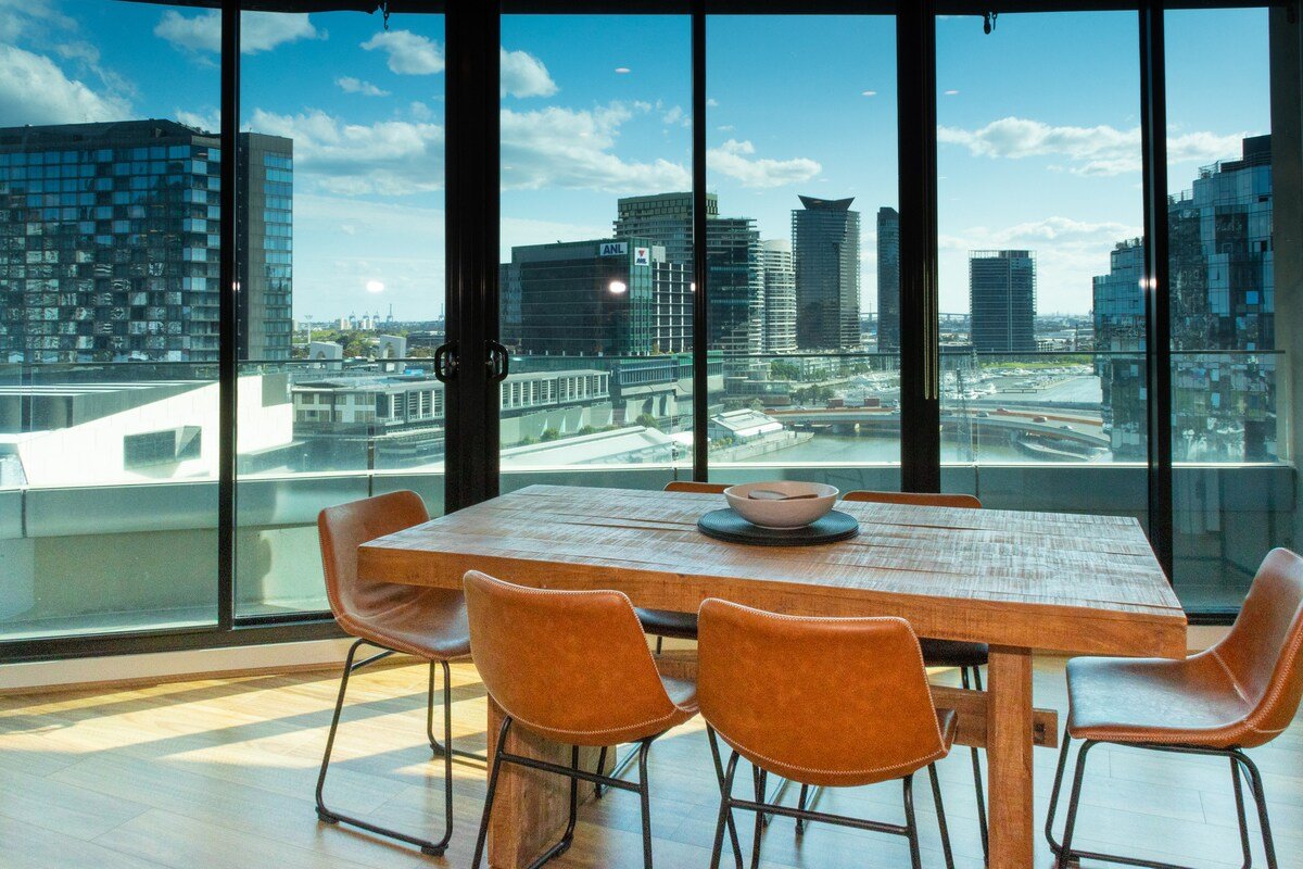 Spacious 3 Bed Apt with Stunning River/City Views gallery image 5