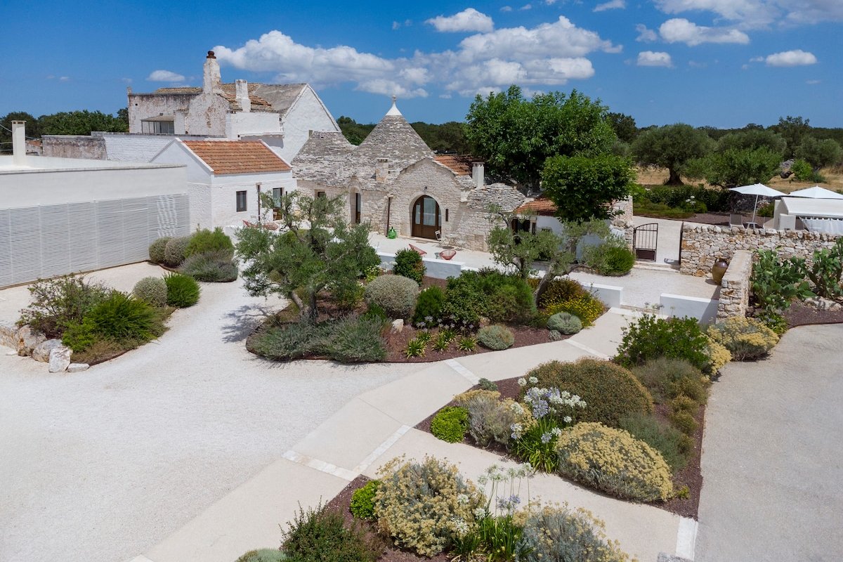 Spettacolare masseria di design con piscina gallery image 3