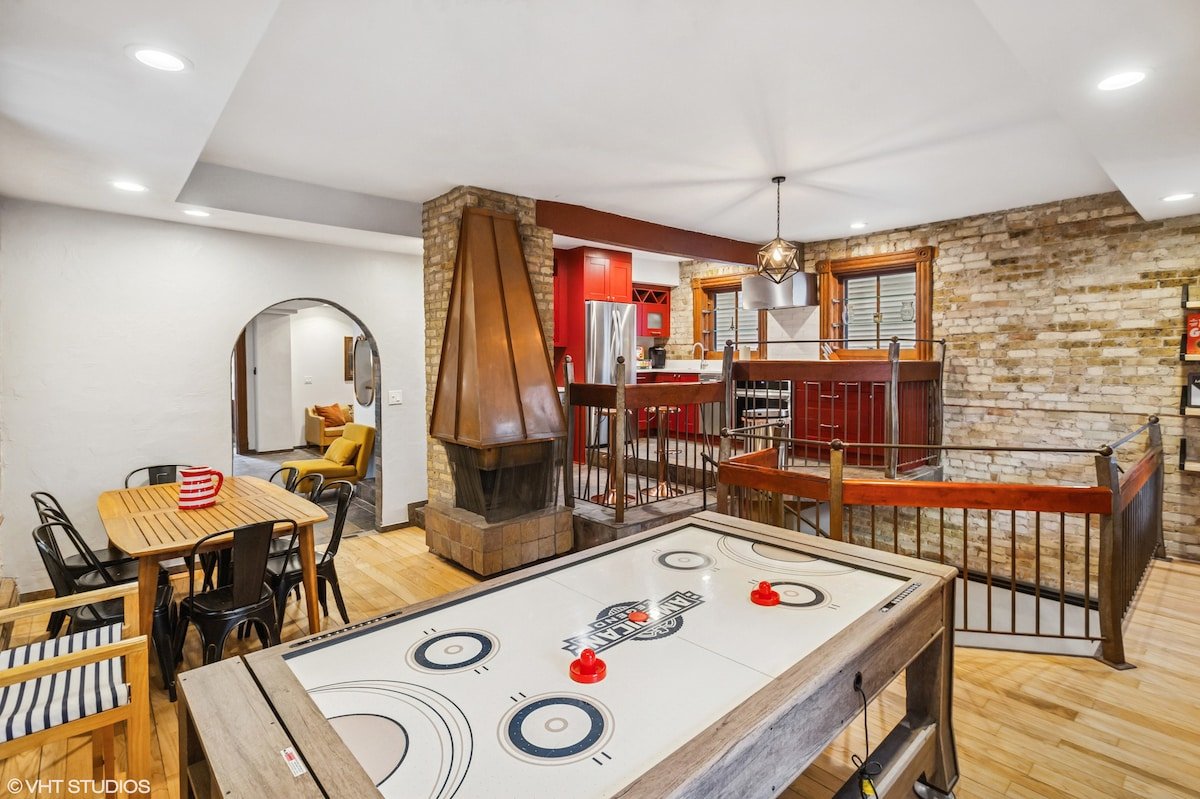 Luxury Loft with Private Pool and Movie Theater gallery image 4