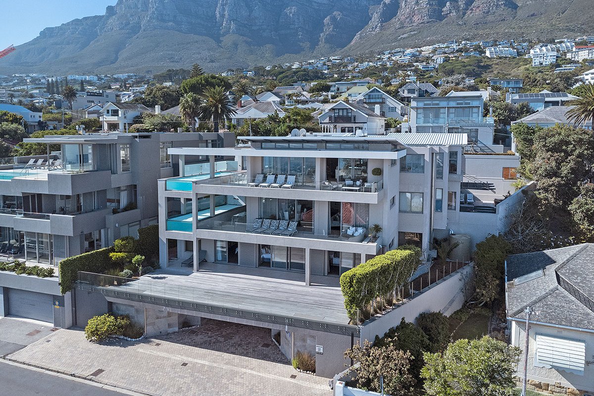 Power backup Oceanfront Residence 80m from the sea