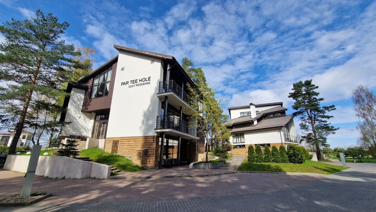 4 apart CONDO vs banquet hall gallery image 2