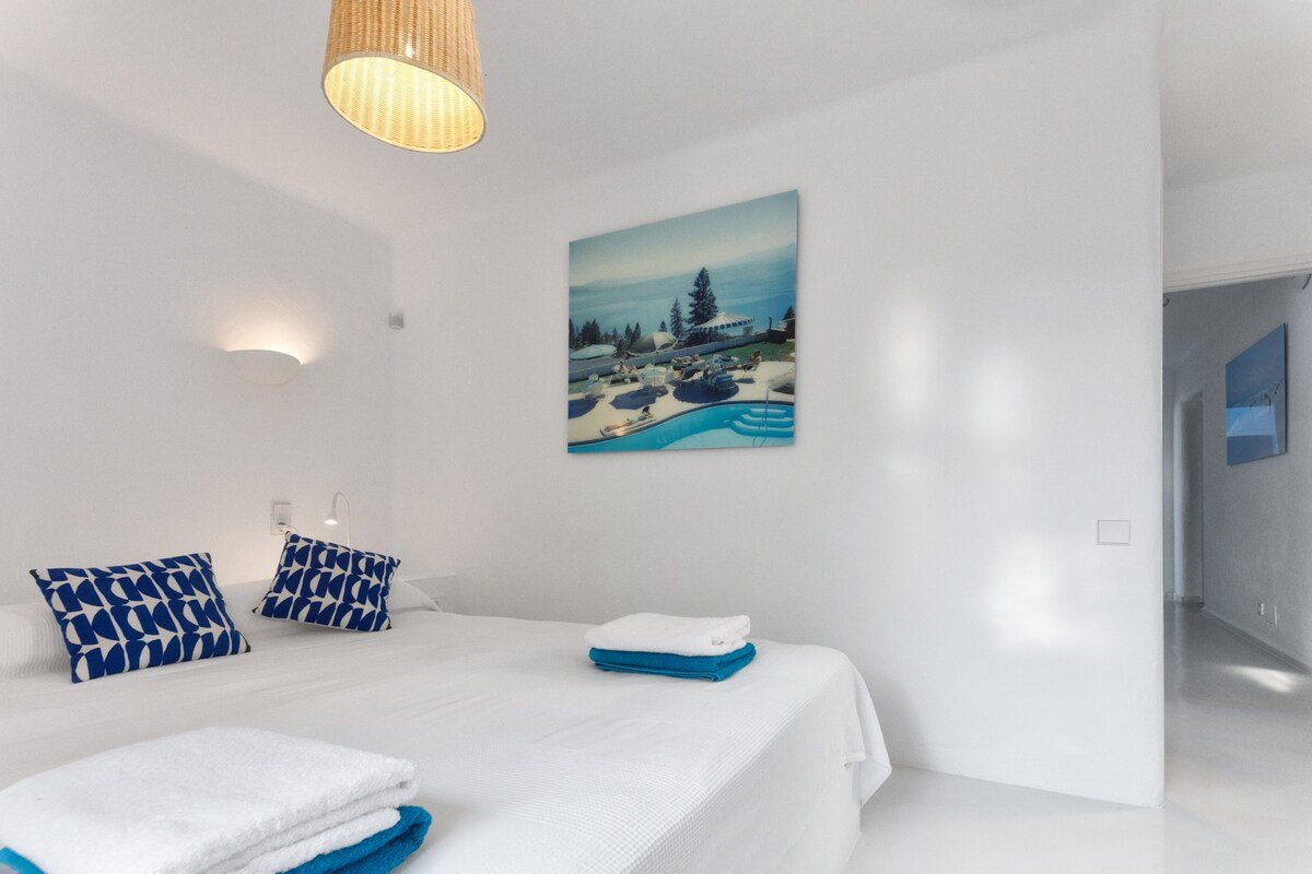 Cala Jondal- Sea view- pool- gym gallery image 4