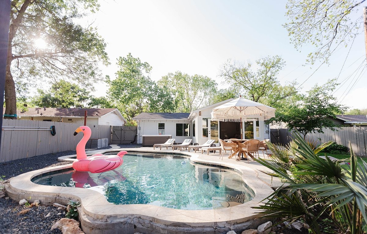 South Congress Bungalow w/ Pool & Hot Tub gallery image 2