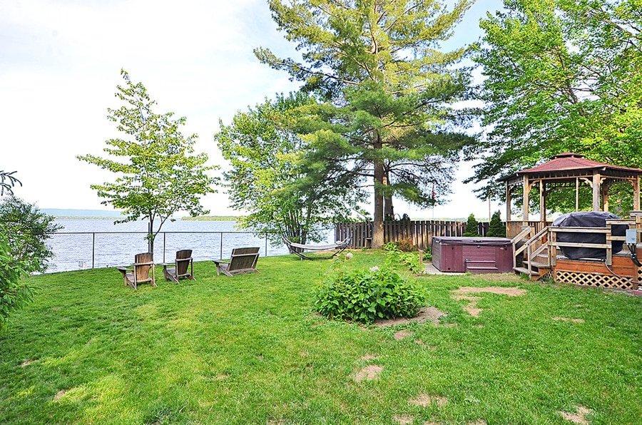 4 season cottage with hot tub in Constance Bay gallery image 2
