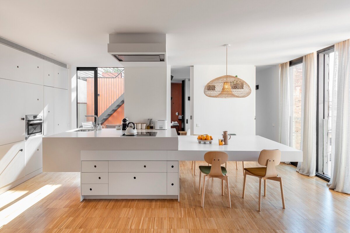 Quirky 2 Bed Penthouse + Terraces gallery image 4