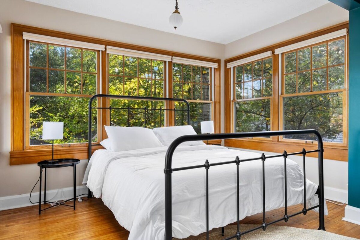 Classic Home near Ravine and OSU with 2 Car Garage gallery image 5