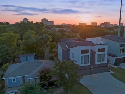 Luxury 3BR Hot Tub, Game Room, Near Downtown