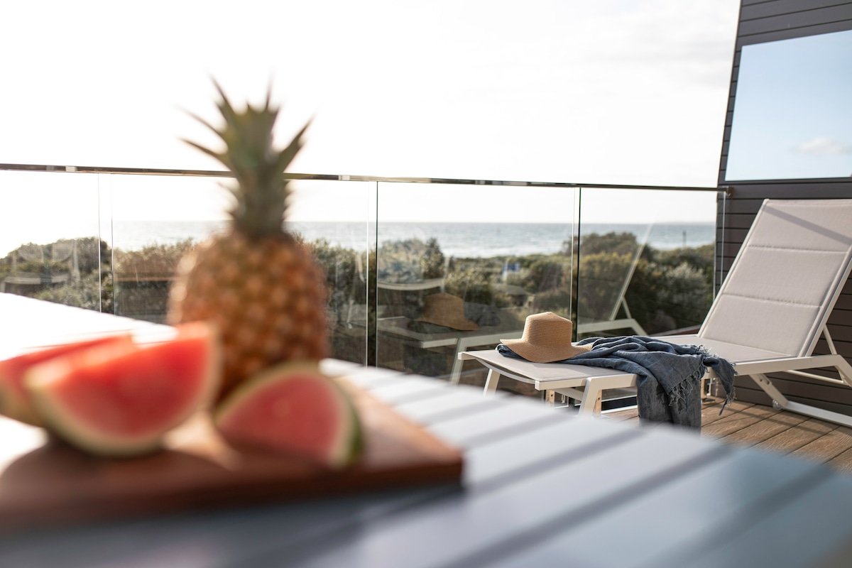 On The Bay Bonbeach – Unmatched Beachfront Luxury gallery image 3