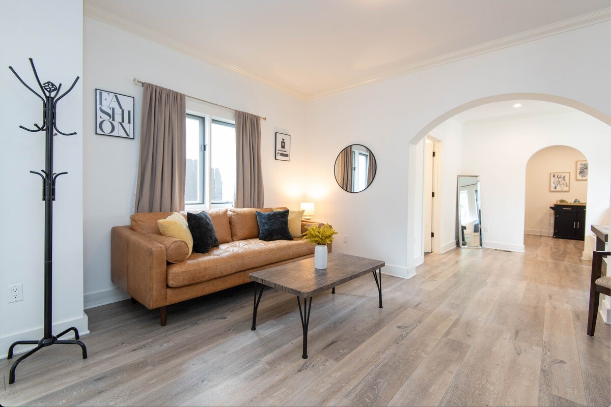 Super Fun 7BR House Near DTLA gallery image 5