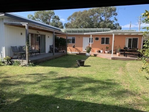 Modern beach bungalow gallery image 5