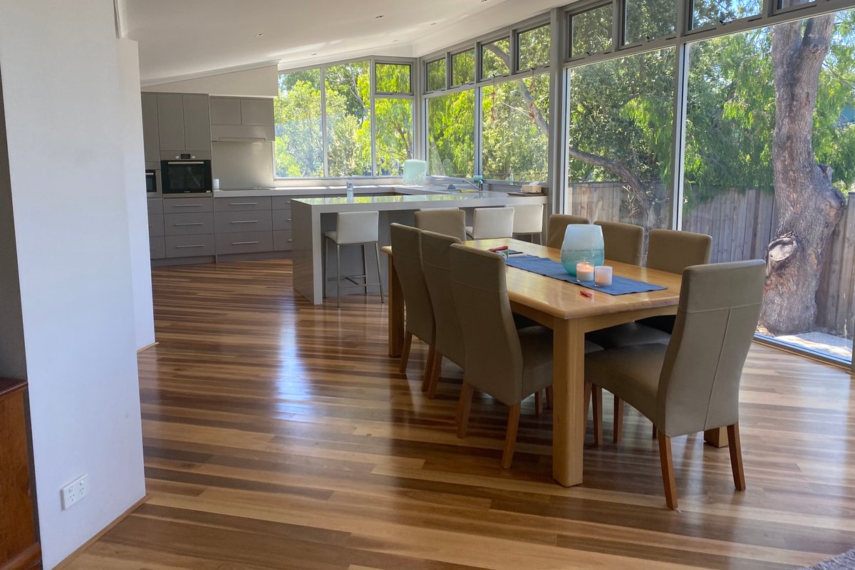 Spectacular Eagle Bay family home