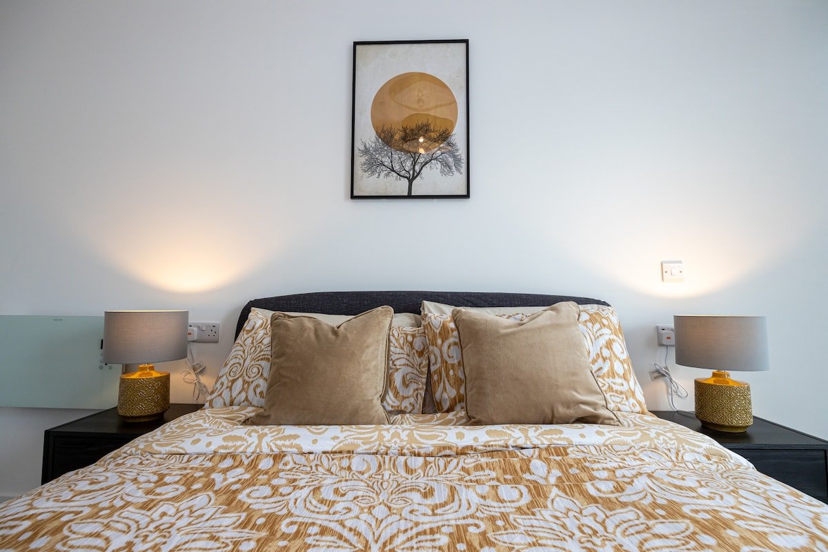 Highrise Heaven| Luxe 2BR City Centre Apartment gallery image 4