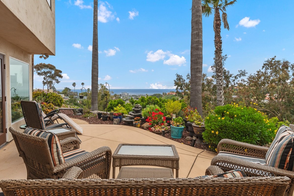 Spacious Home with Amazing Ocean Views! 🏝⛱ gallery image 2