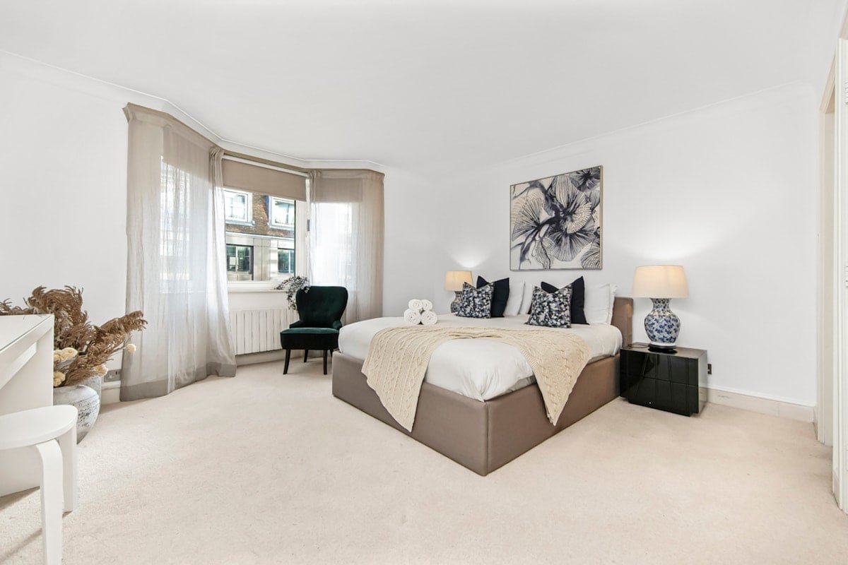 Mayfair Apartment with Balcony- 2 Bed & 2 Bath gallery image 4