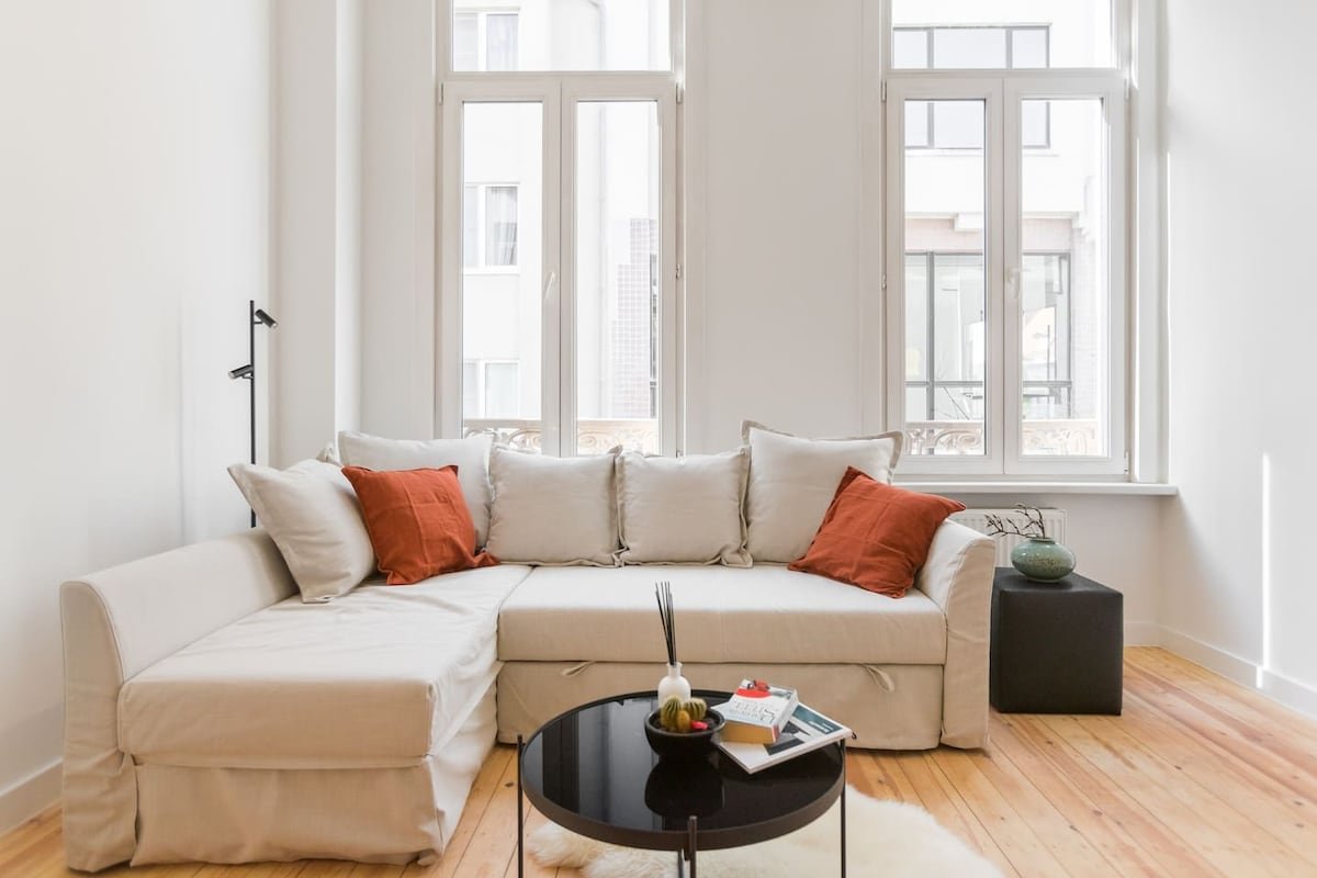 Vibrant City Center! 3BR Home w/ Private Balcony gallery image 3