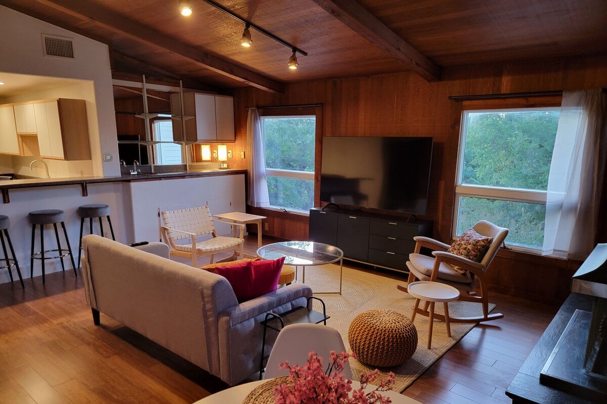 9 Bedroom 7 Bath across Springs gallery image 5