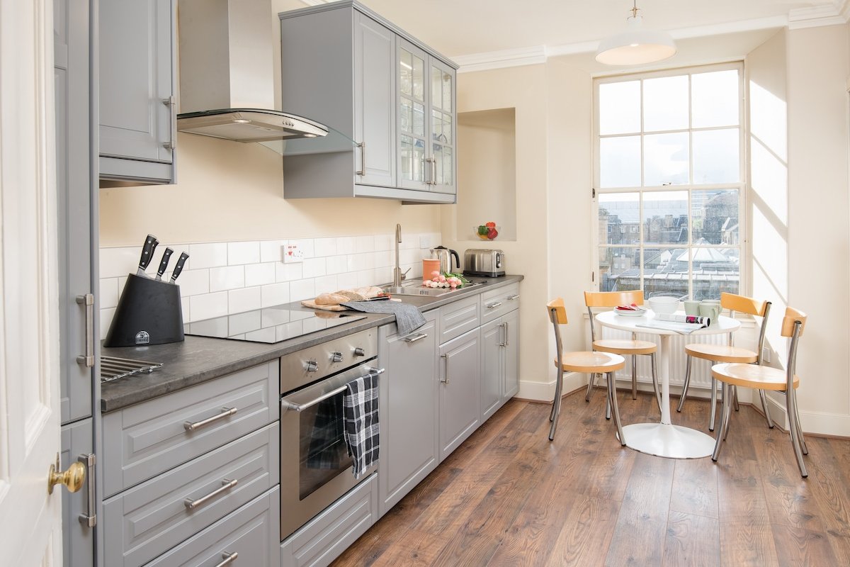 Royal Mile, Edinburgh – the heart of the city! gallery image 3