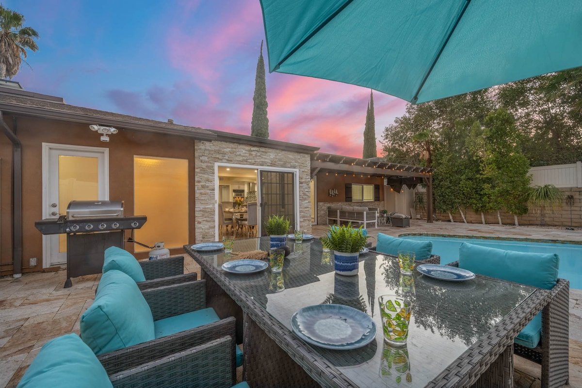 135 – Luxurious Estate Pool & Pool Table gallery image 3