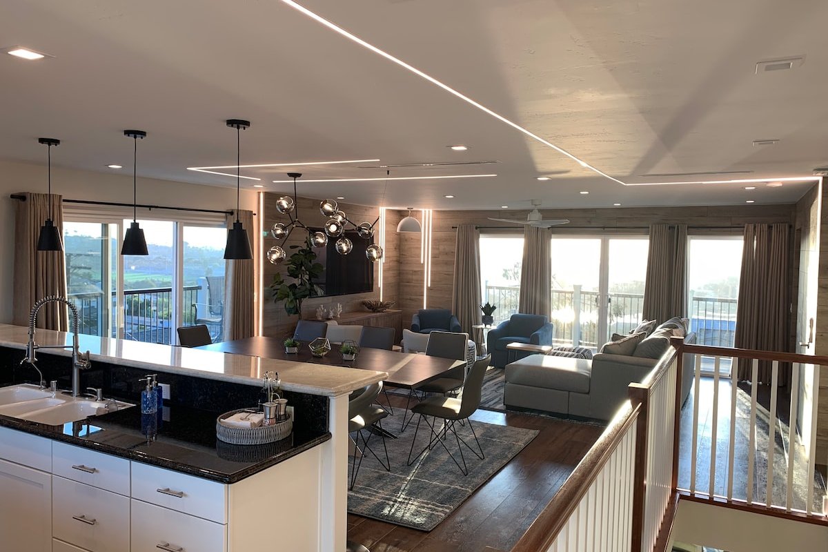 360 Degree City & Ocean Views gallery image 5