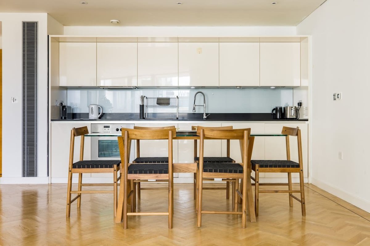 Spacious, Spotless 3-Bed Apt by Paddington Station gallery image 5