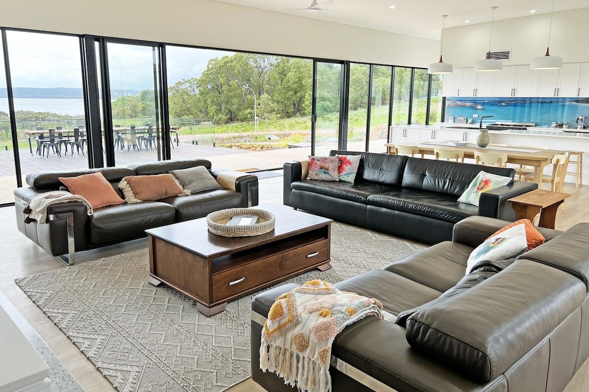 Kwoorabup Views: Luxury home with inlet views gallery image 4