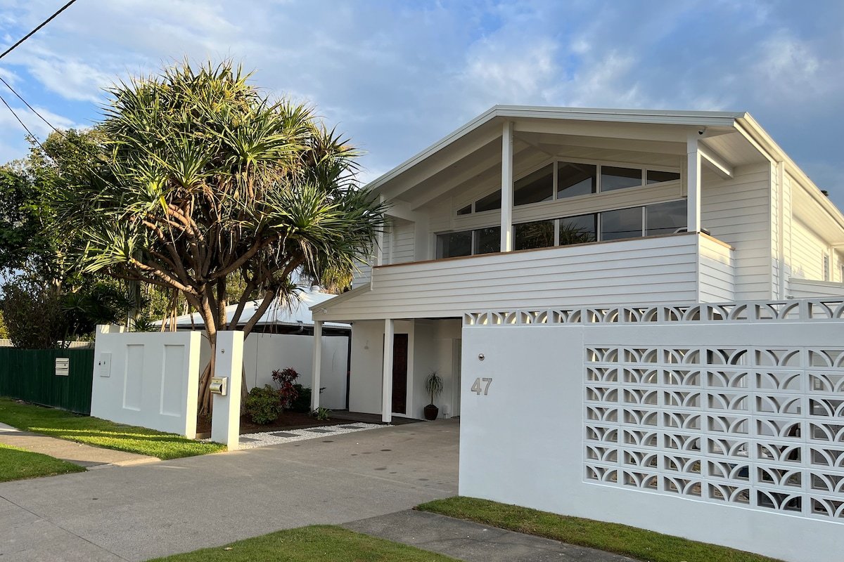 Luxury Beach House gallery image 2