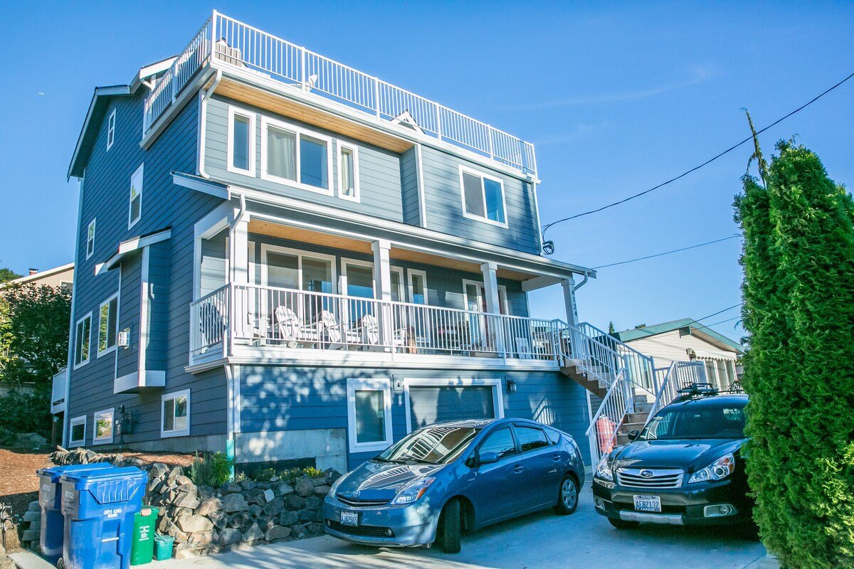 Luxury, Spacious Home +hot tub and rooftop deck gallery image 3