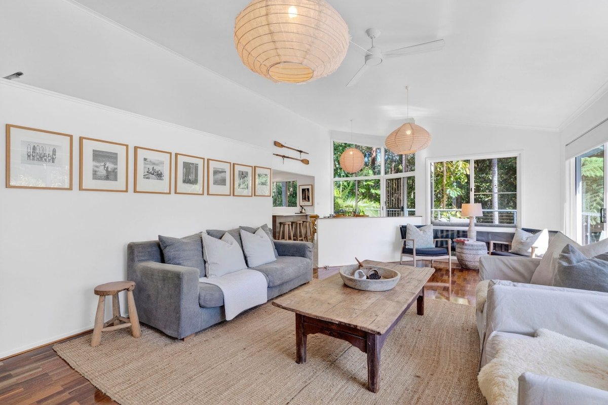 Omanu – family home with pool gallery image 4