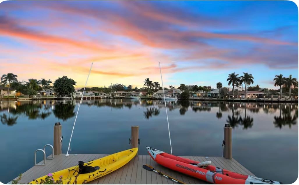 Heated Pool+Hot tub! Waterfront-Pool table+Kayaks! gallery image 5