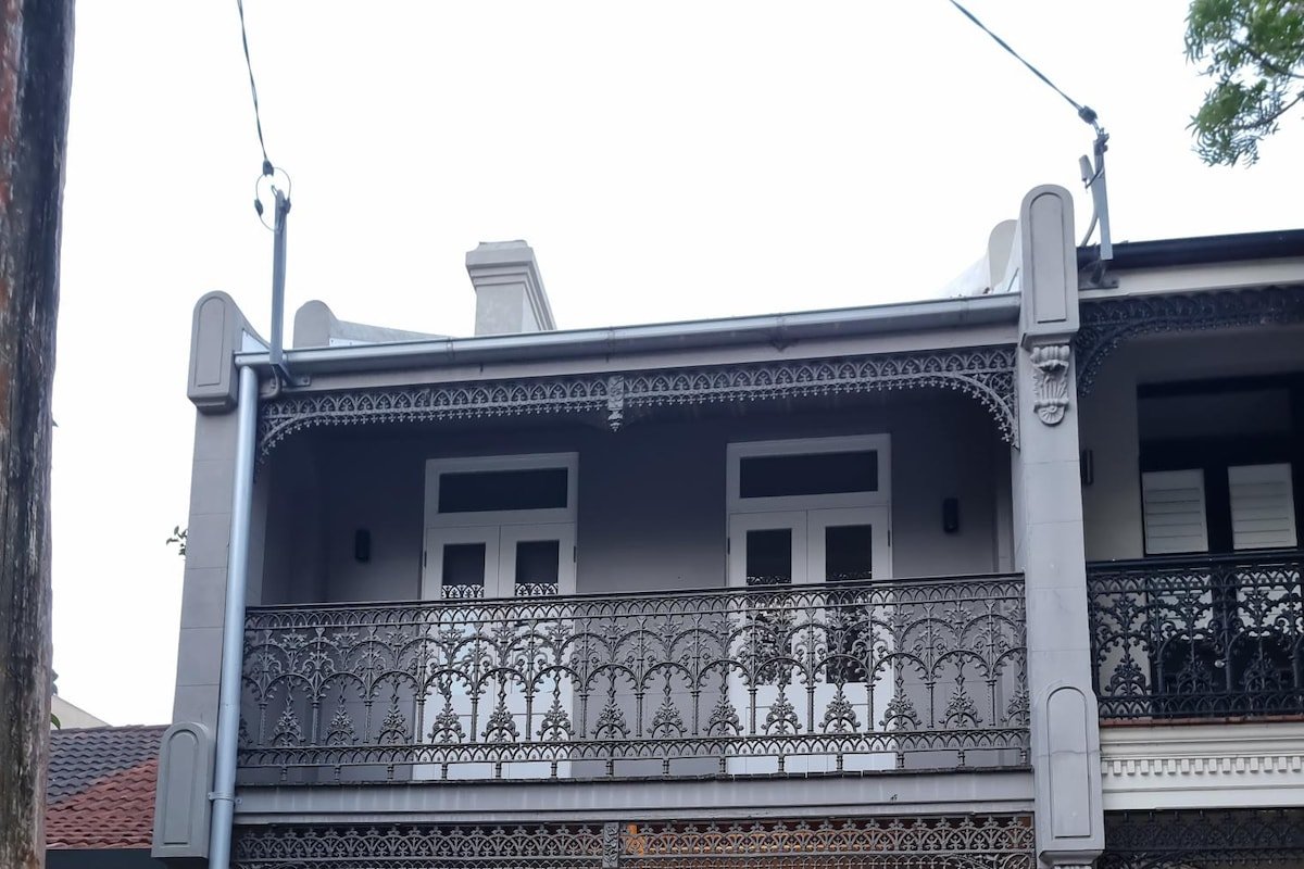 Stylish Light Filled Paddington Street Terrace gallery image 2