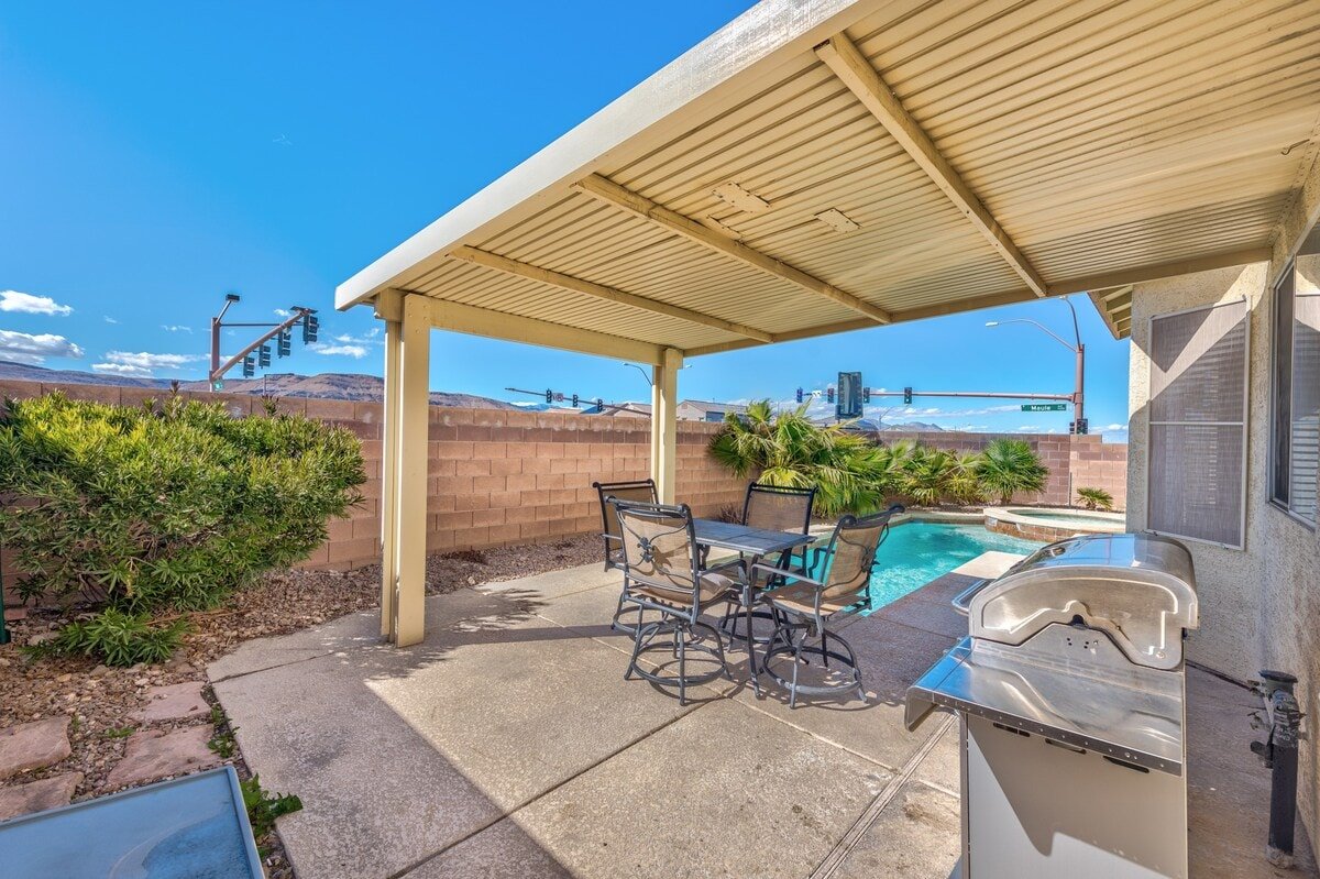 777Rentals – 4BRs/3BA – Wet and Wild Convenience gallery image 2